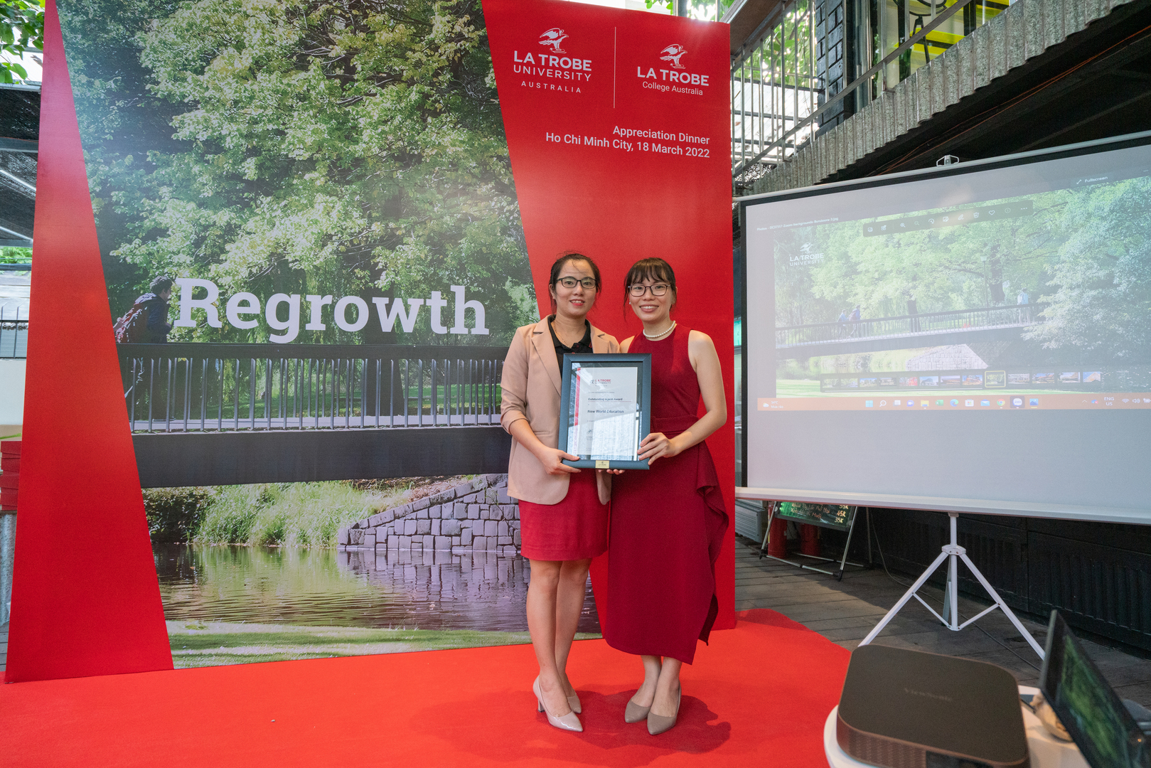 Agent Outstanding Award 2021 từ Au - La Trobe University, Úc