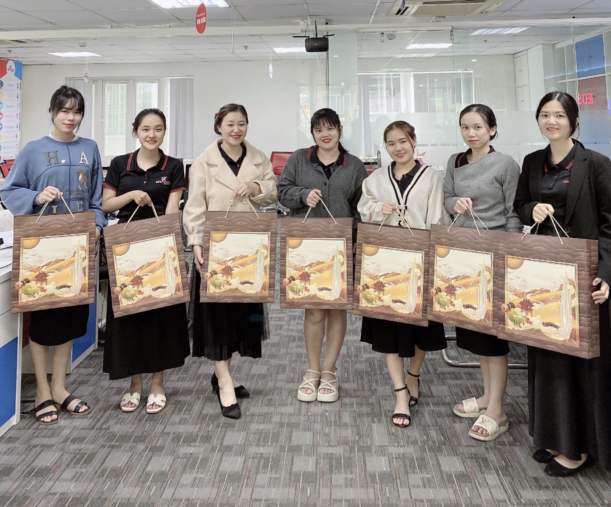 Tặng quà Tết cho nhân viên 2025 - VP Đà Nẵng