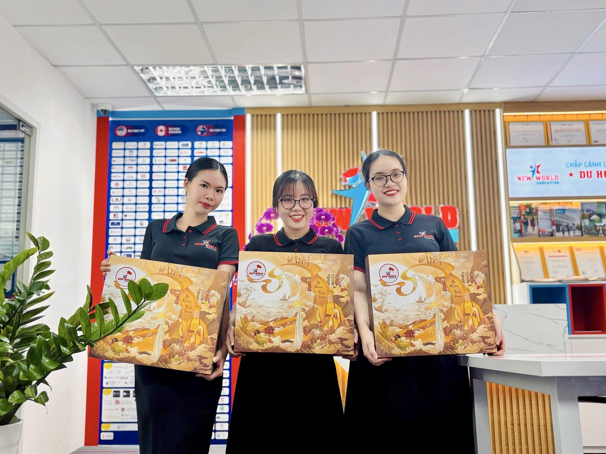 Tặng quà Tết cho nhân viên 2025 - VP Cần Thơ