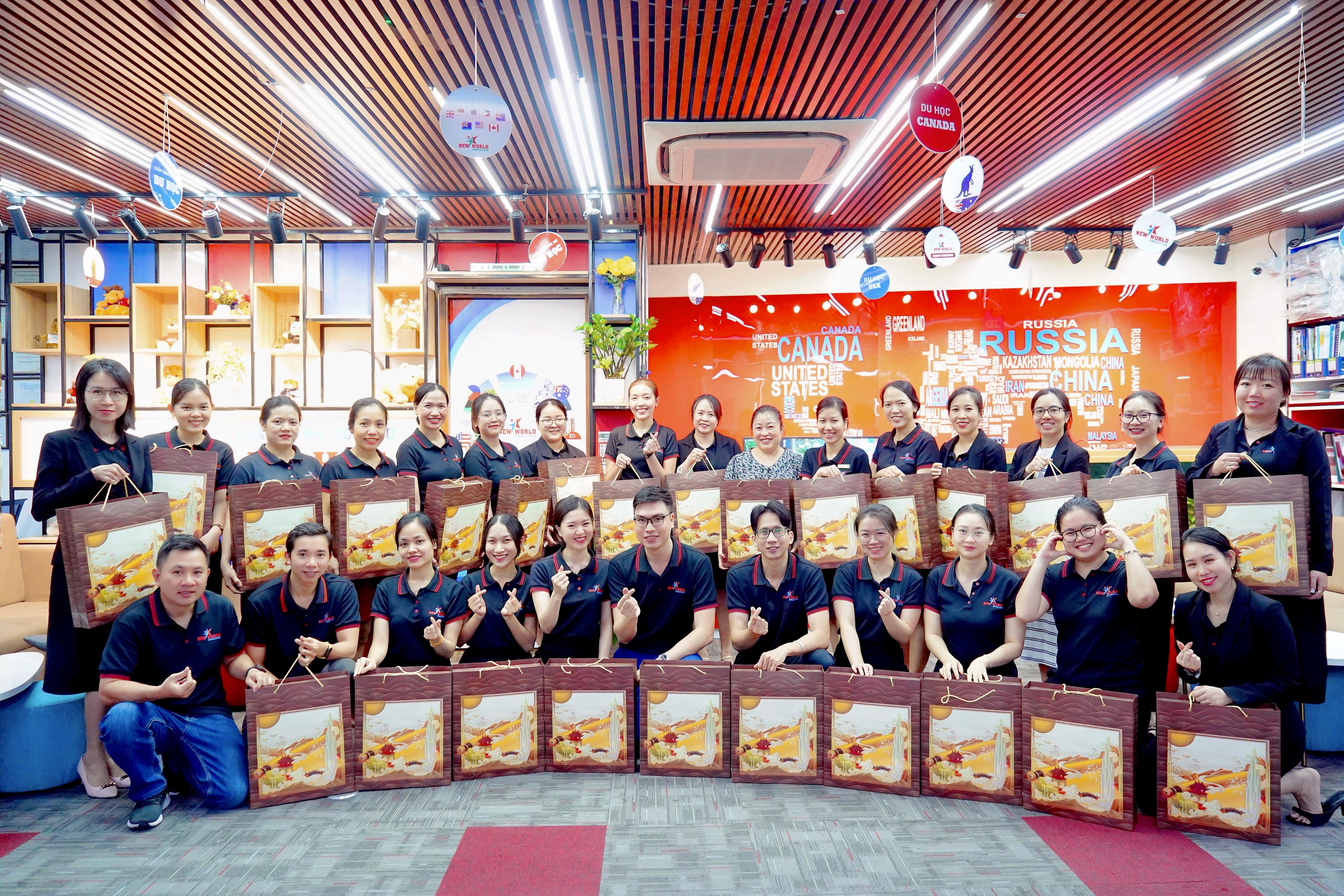 Tặng quà Tết cho nhân viên 2025 - VP TPHCM