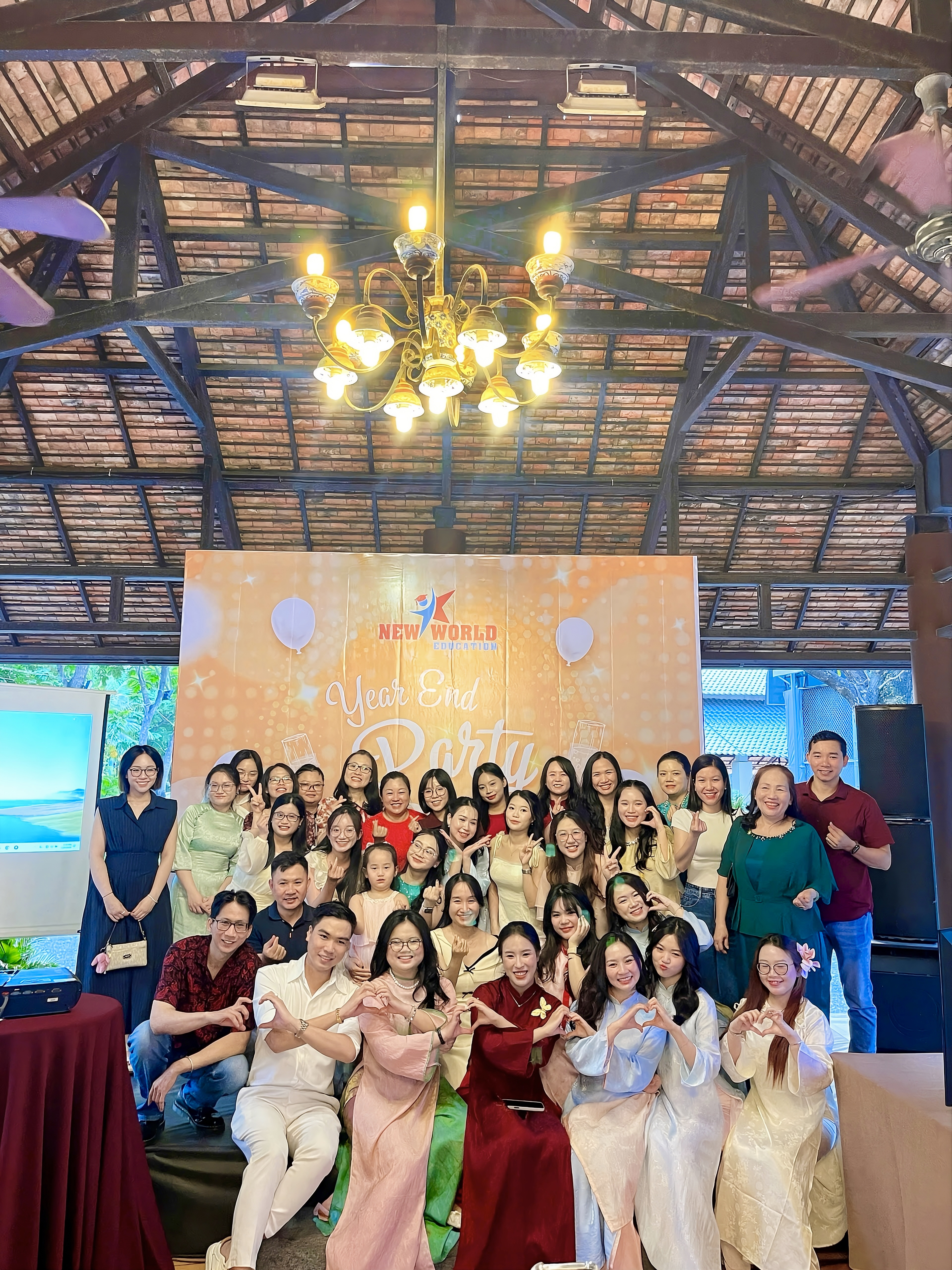 Tất niên 2025