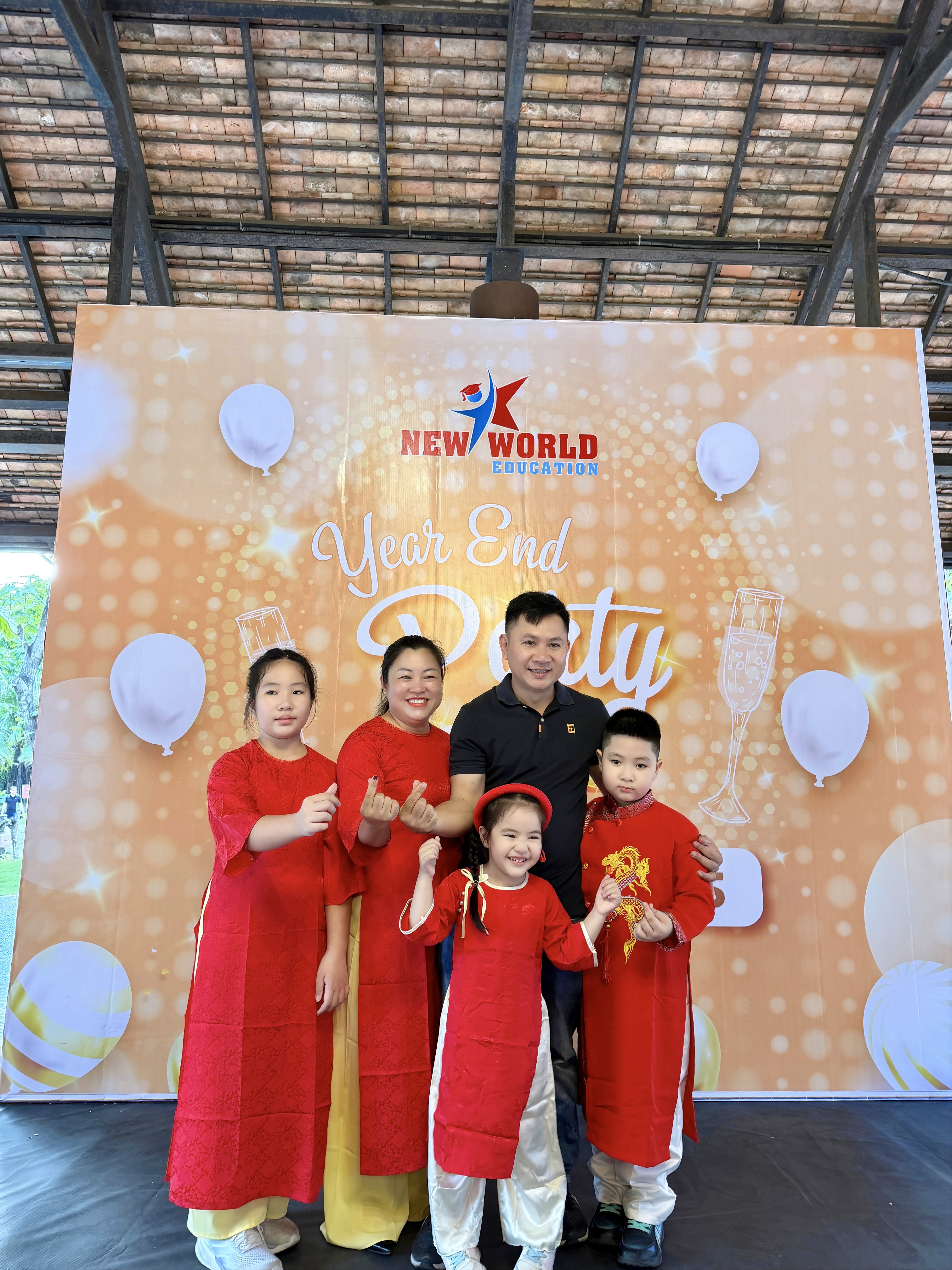 Tất niên 2025