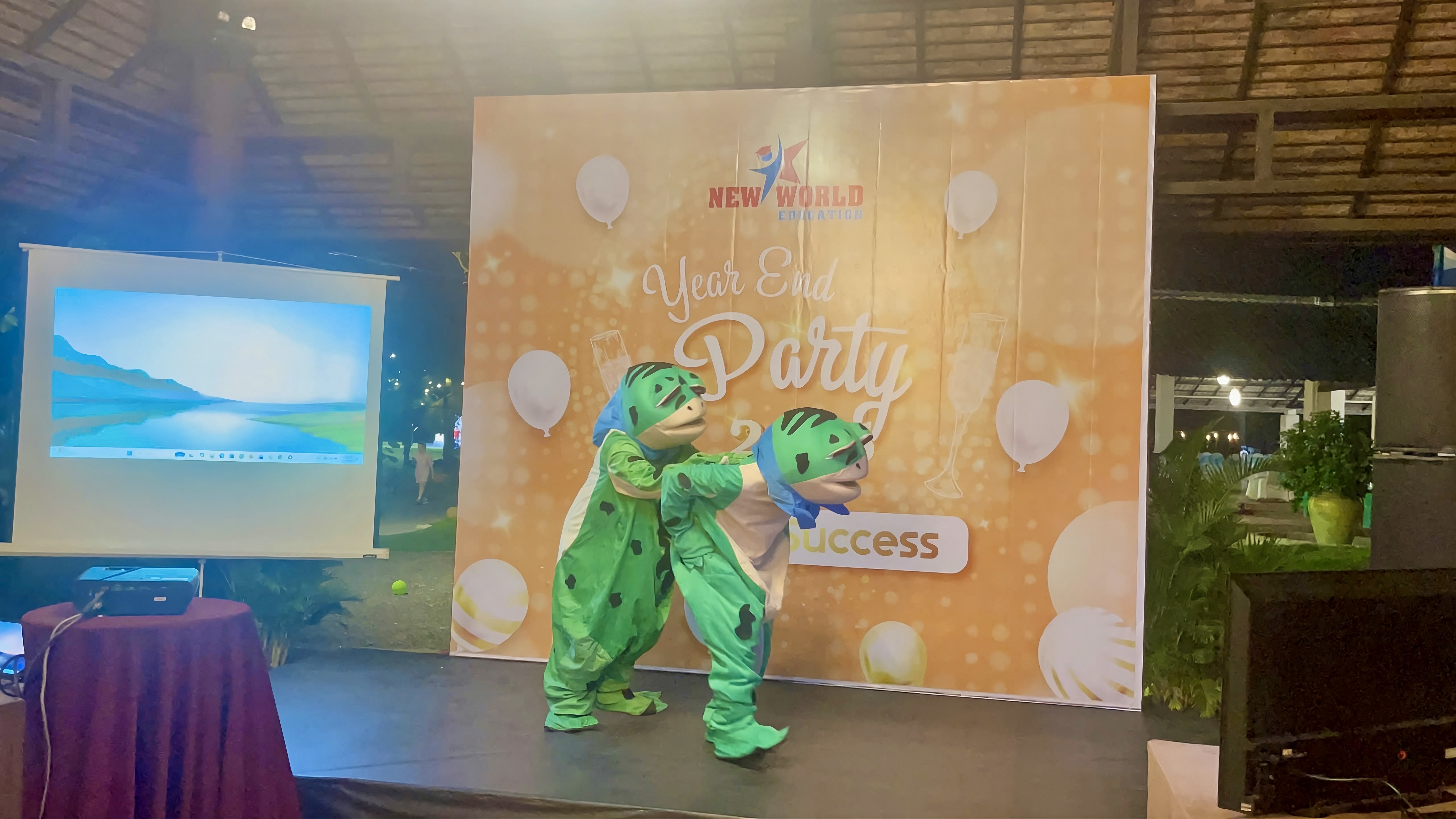 Tất niên 2025