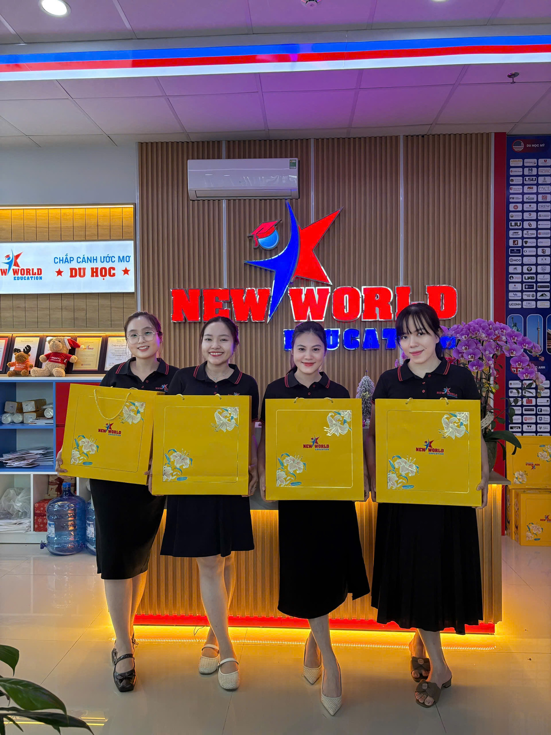 Nhận quà Tết 2026 - VP Quảng Ngãi